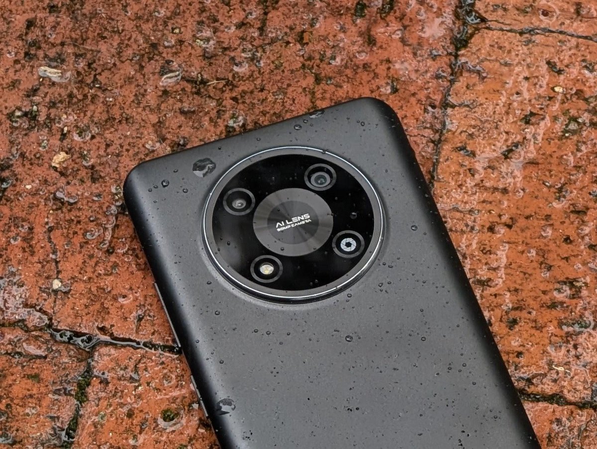 Optus X Pro 5G Rear Camera Array